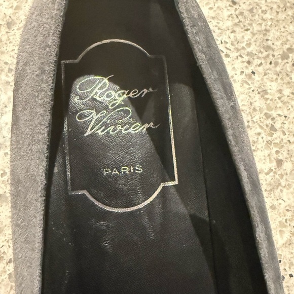 Roger Vivier Belle Pumps in Grey Suede - Picture 3 of 11